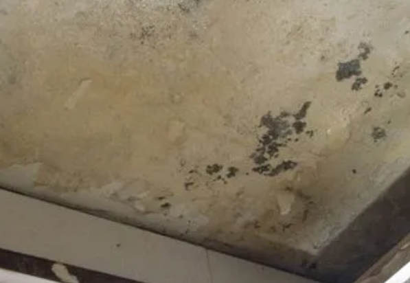 丁青阳台漏水维修公司分享下丁青卫生间渗水维修需要注意哪些问题。
